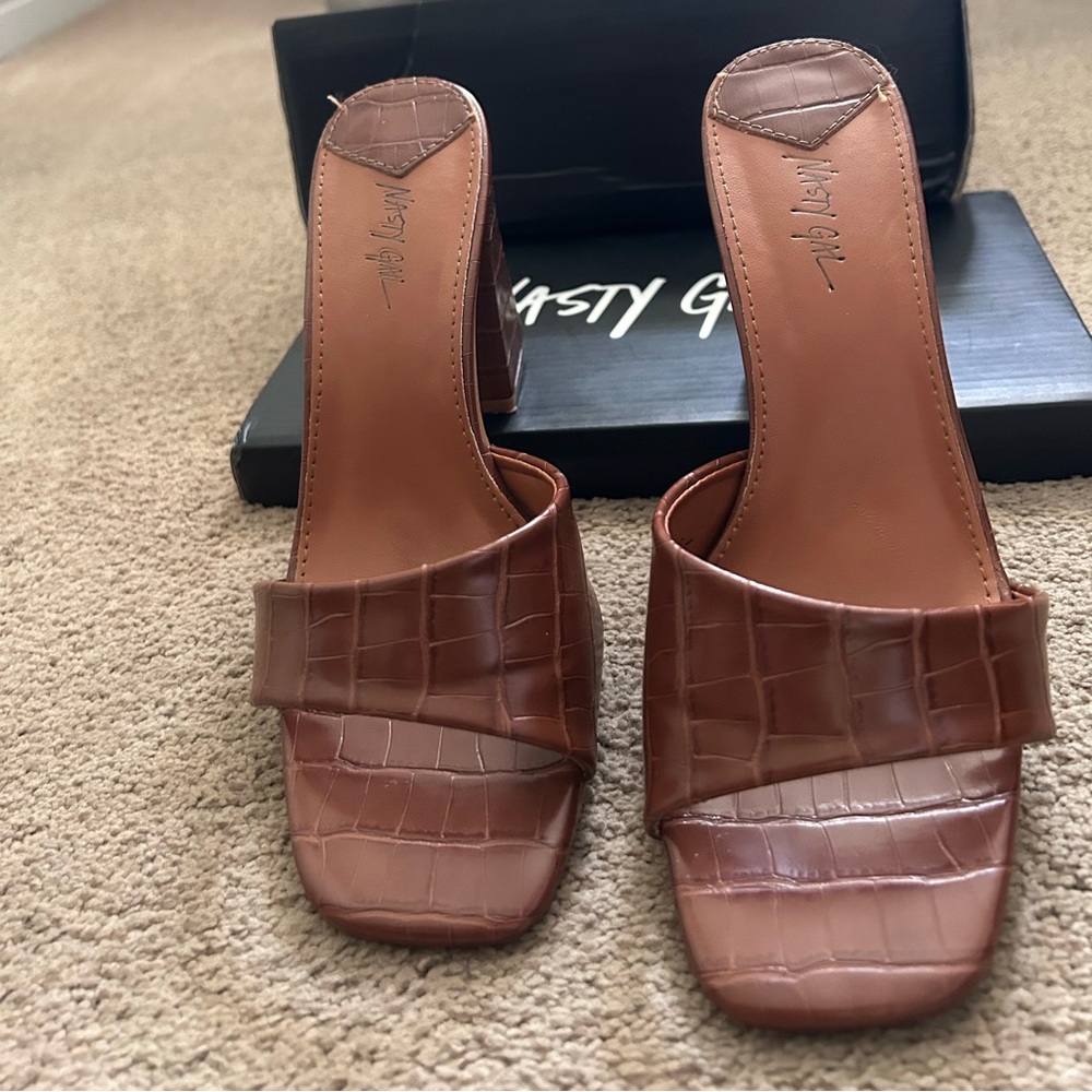 Nasty Gal Camel Brown Croc Heeled Mules - Picture 4 of 5